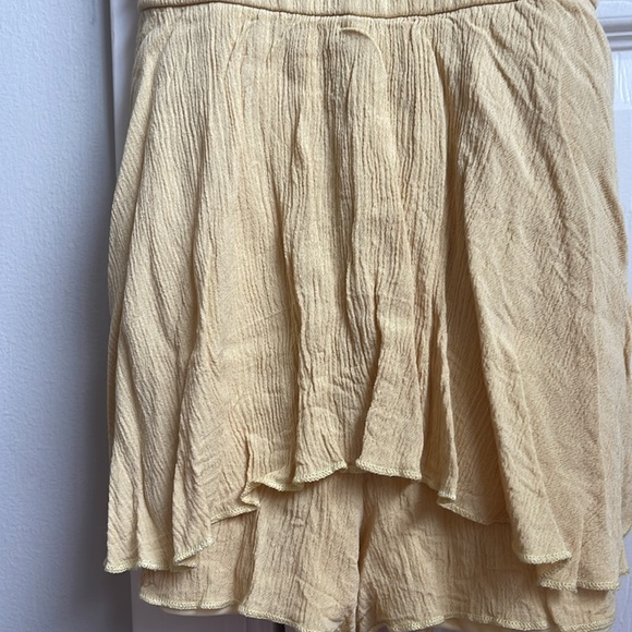 Altar'd State romper in faded yellow - Picture 3 of 7
